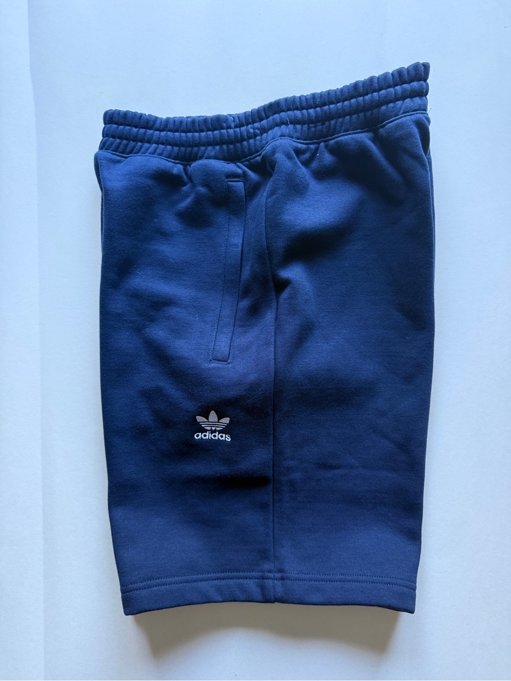 adidas Originals Men’s Trefoil Essentials Shorts Navy Blue IR7817